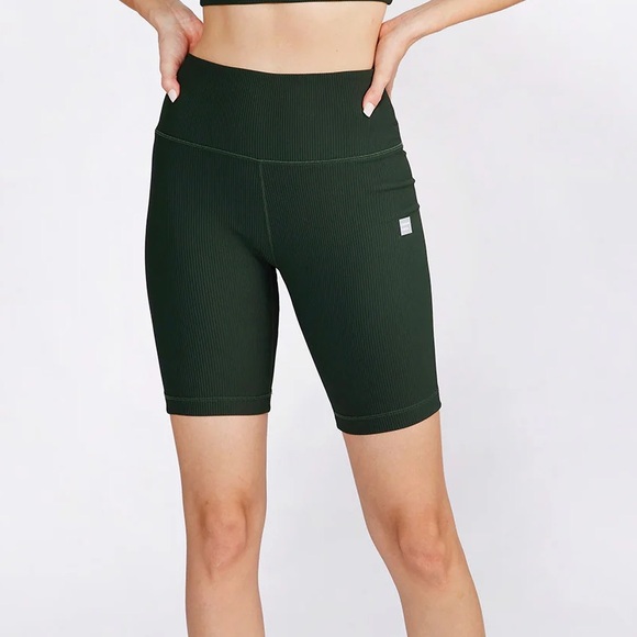 NWOT HARPER BIKER SHORTS HUNTER GREEN 8" - Picture 1 of 6